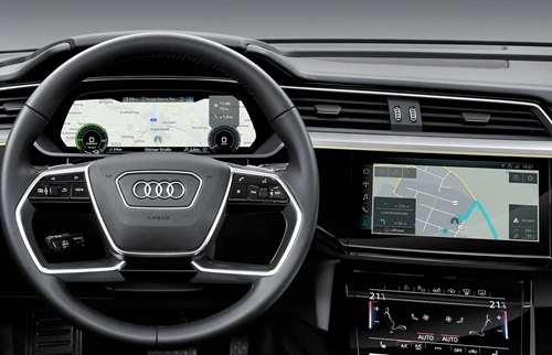 Audi e-tronin ohjaamo